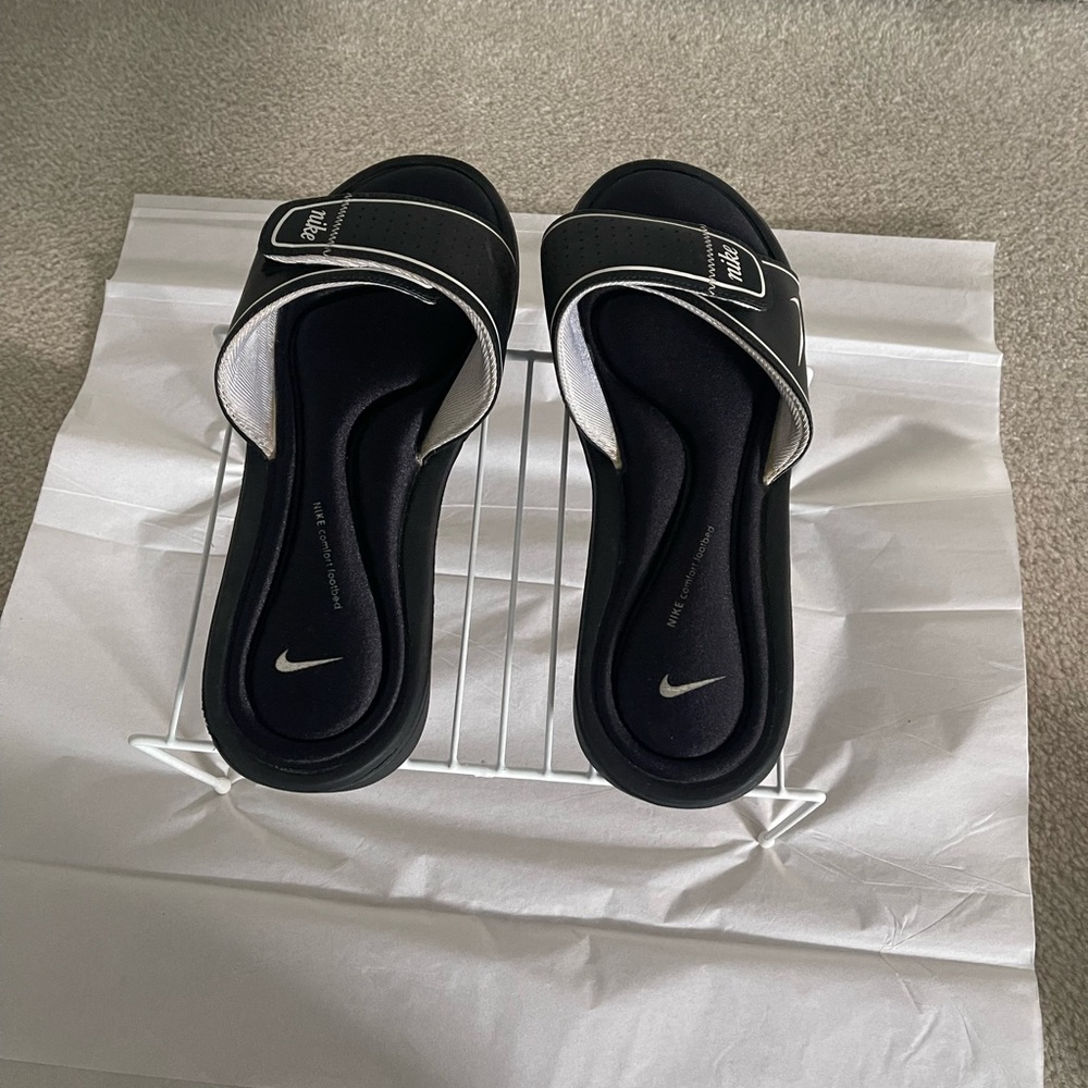 Nike Black Slides - Picture 2 of 3